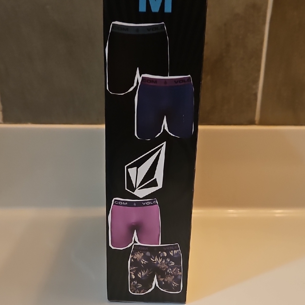 Volcom Multi-Color Boxer Briefs 4 Pack Size Medium - Picture 7 of 10